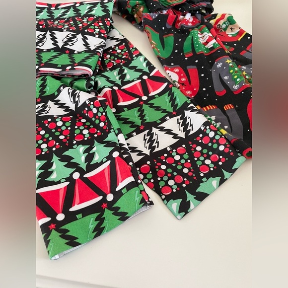 No Boundaries Christmas Holiday-Themed Red and Green Juniors Leggings Set of 2 - Picture 11 of 12